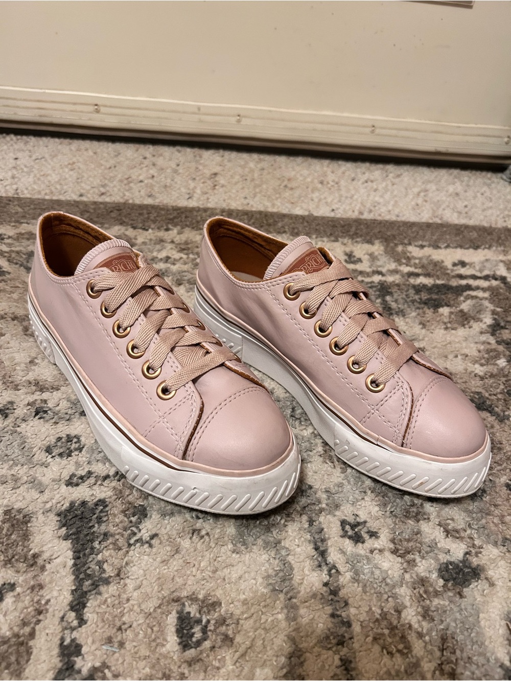 Capricho Likes Platform Class Sneakers Women’s 8 Pink Rose Gold Eyelets